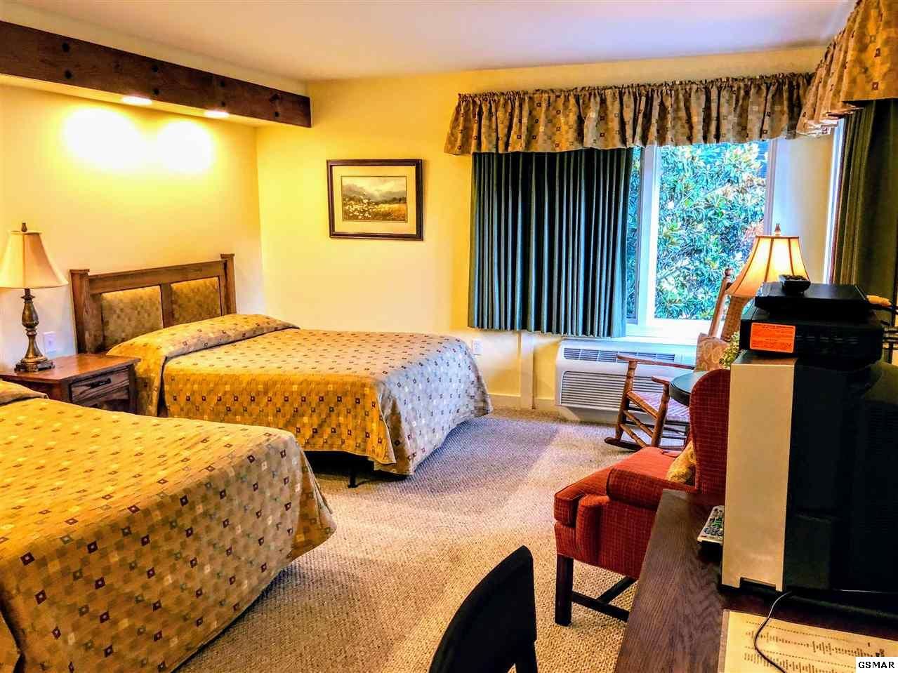 425 Stuart Ln, Gatlinburg, TN 37738